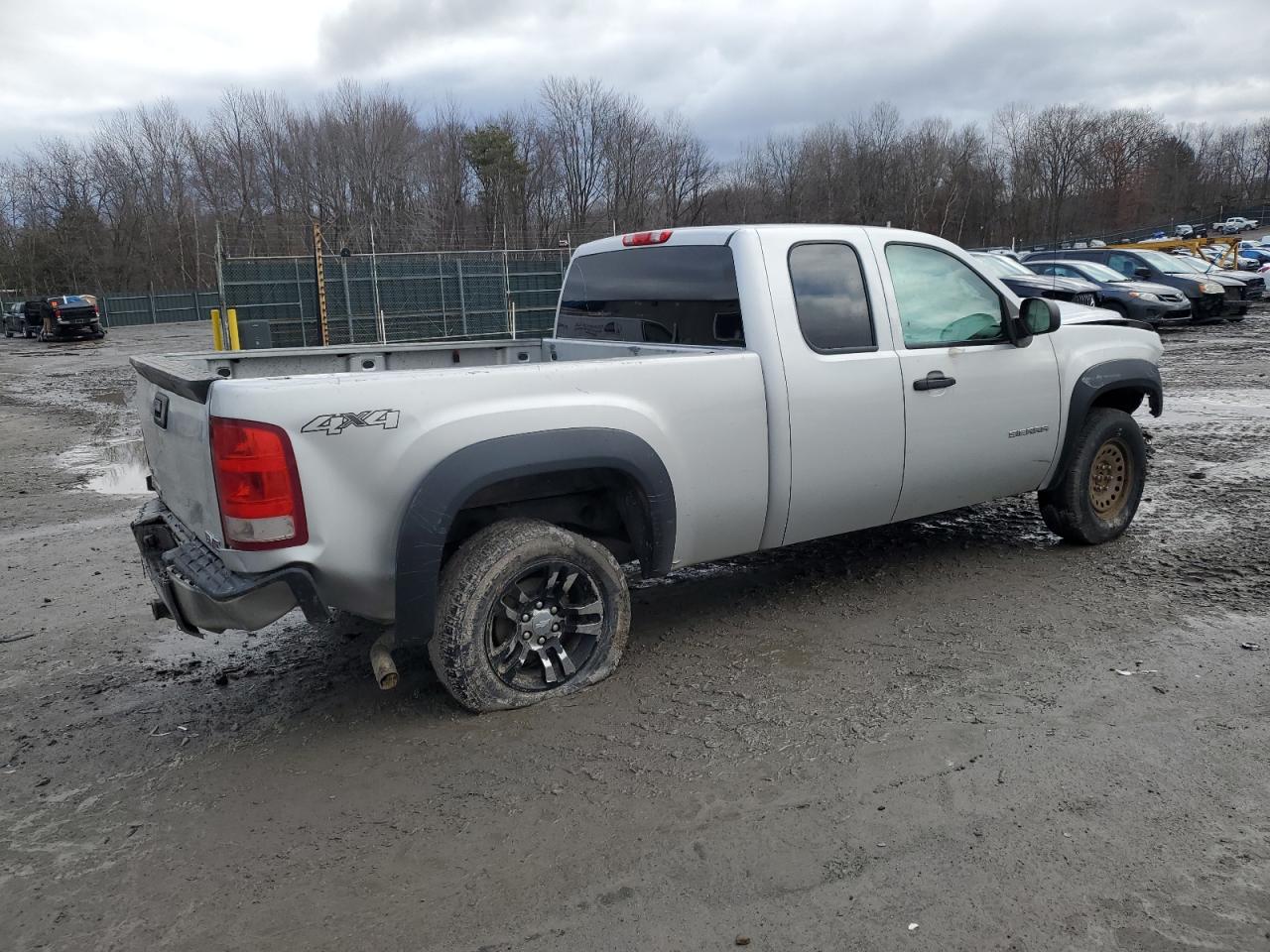2011 GMC Sierra - Image 3