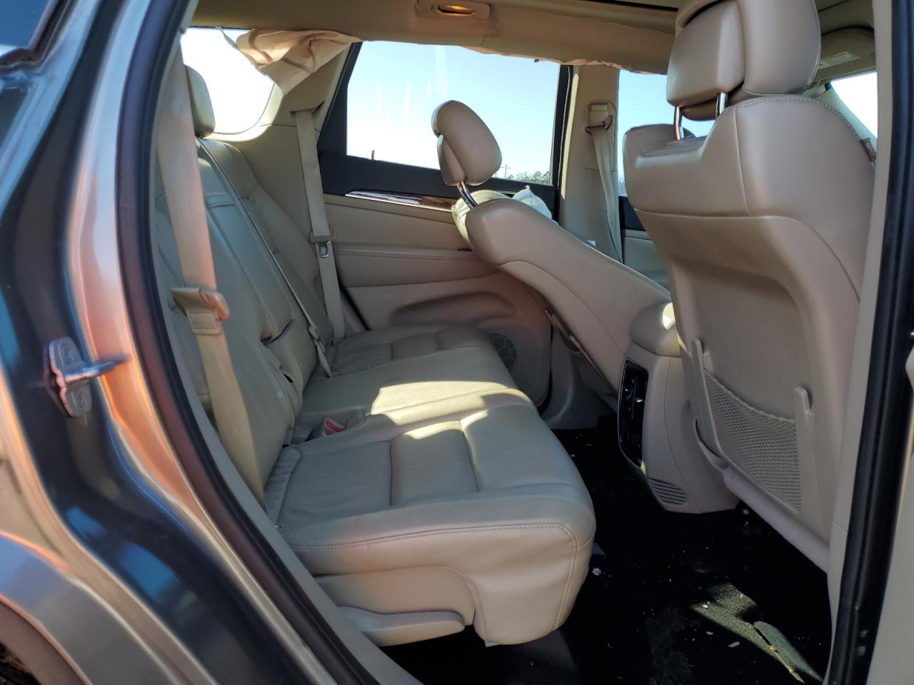 2013 Jeep Grand Cherokee - Image 11