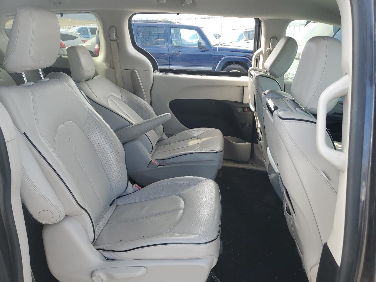 2018 Chrysler Pacifica - Image 11