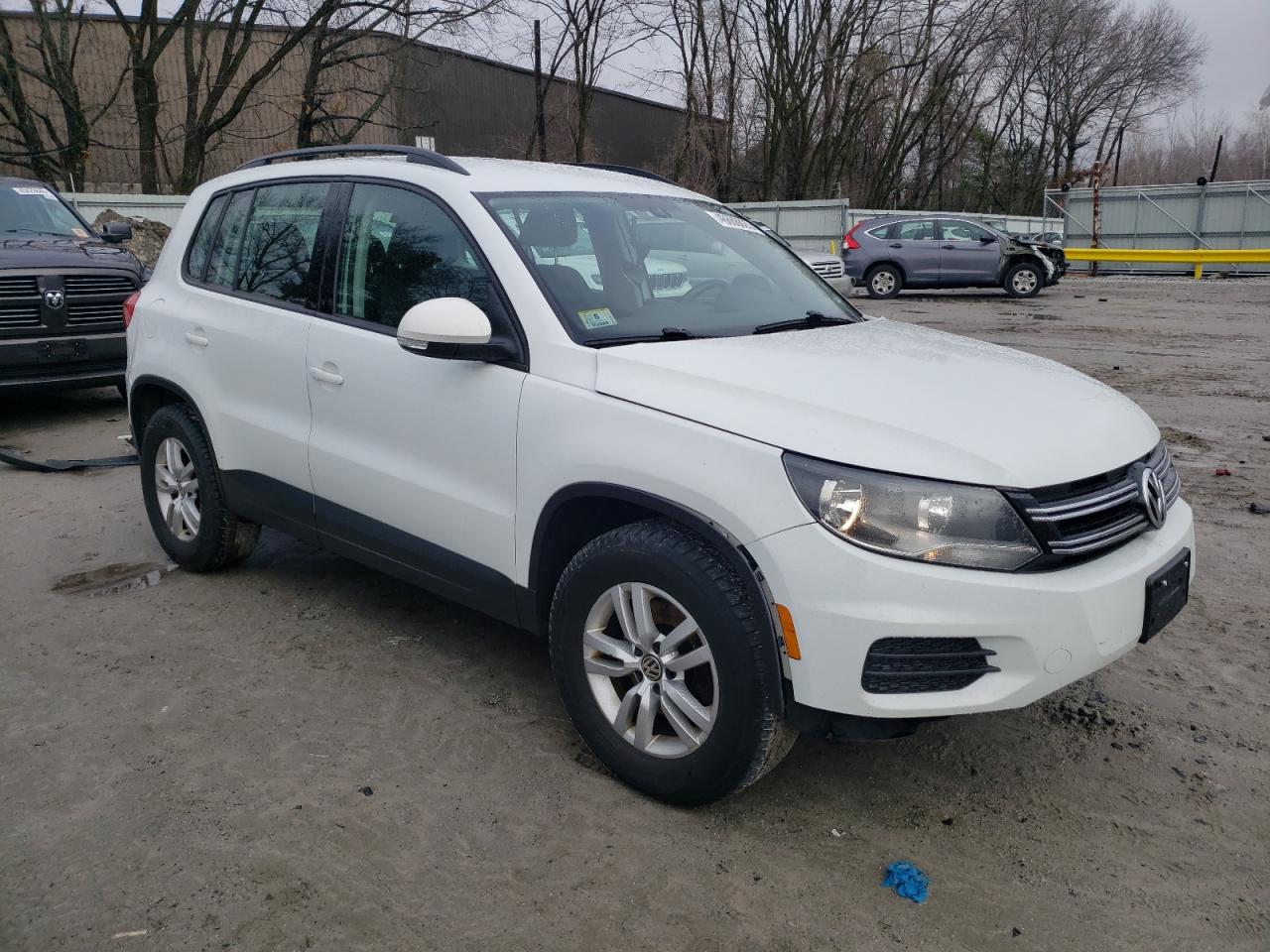 2016 Volkswagen Tiguan - Image 4