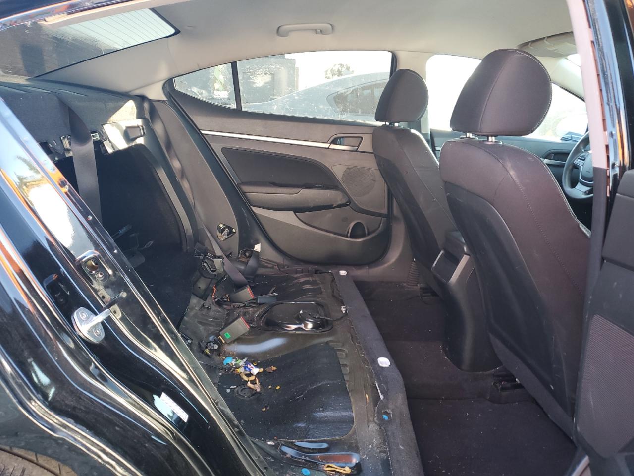 2018 Hyundai Elantra - Image 10