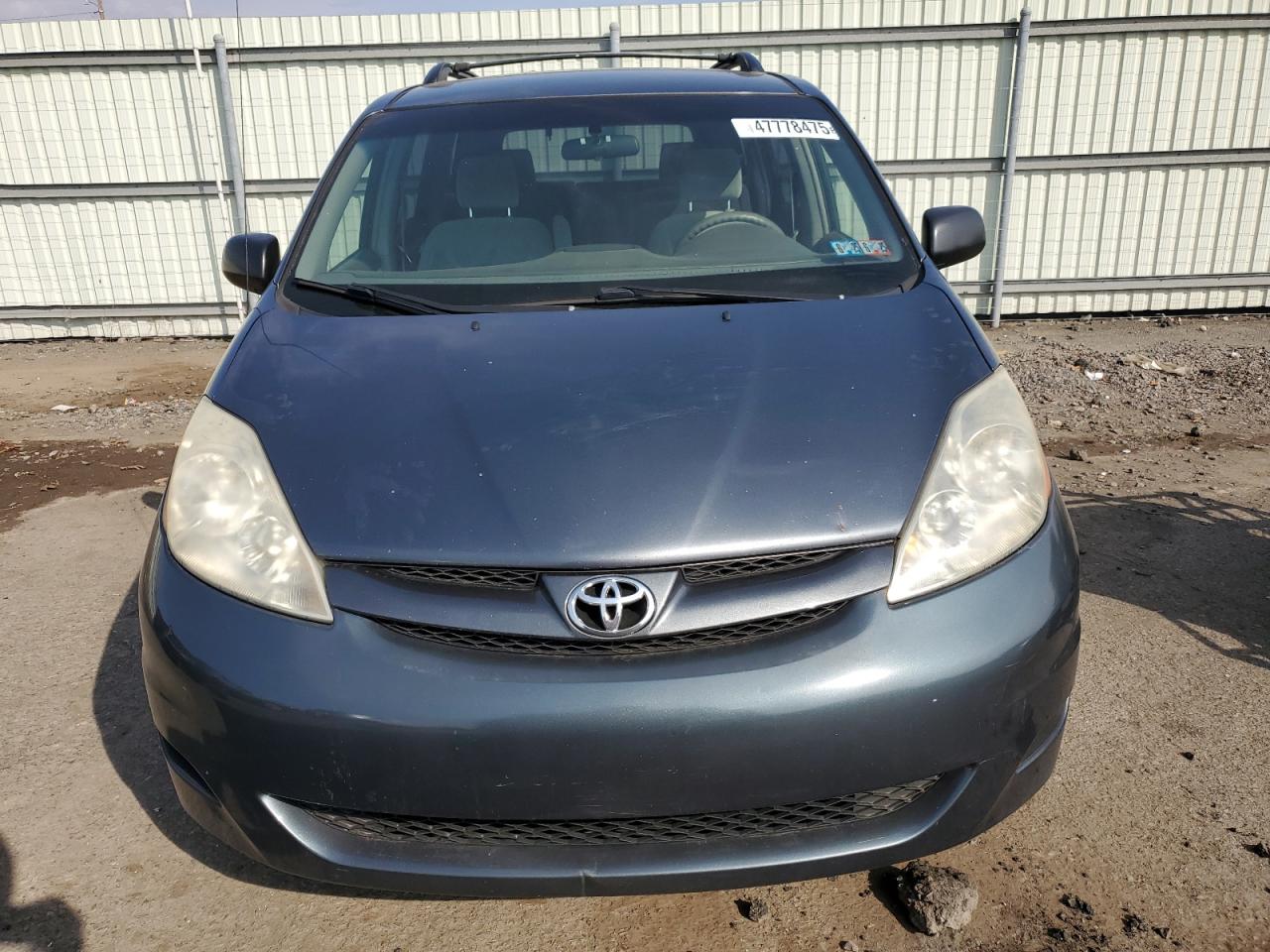2008 Toyota Sienna - Image 5
