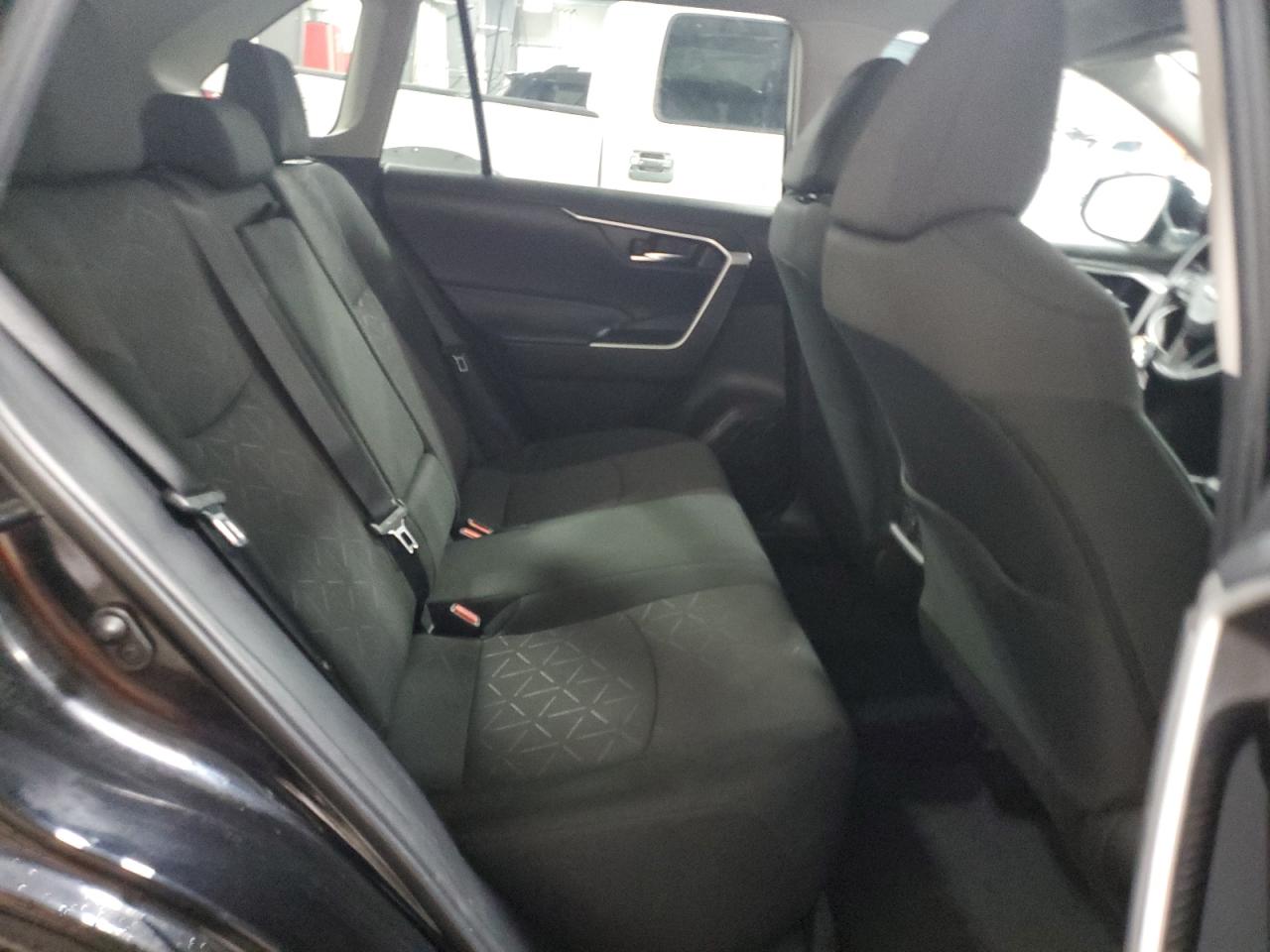 2024 Toyota RAV 4 - Image 12