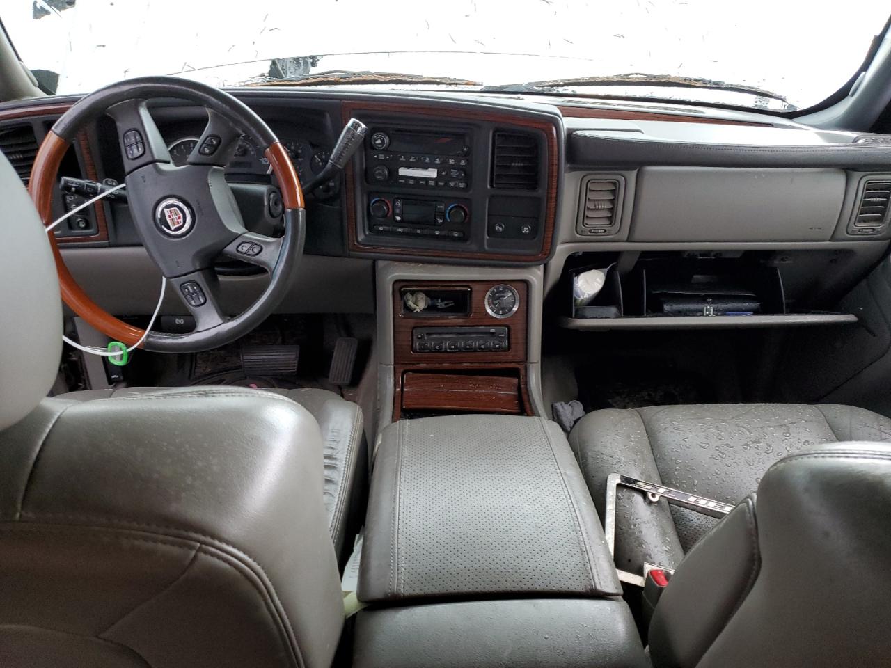 2004 Cadillac Escalade Luxury VIN: 1GYEK63N44R147220 Lot: 47893315