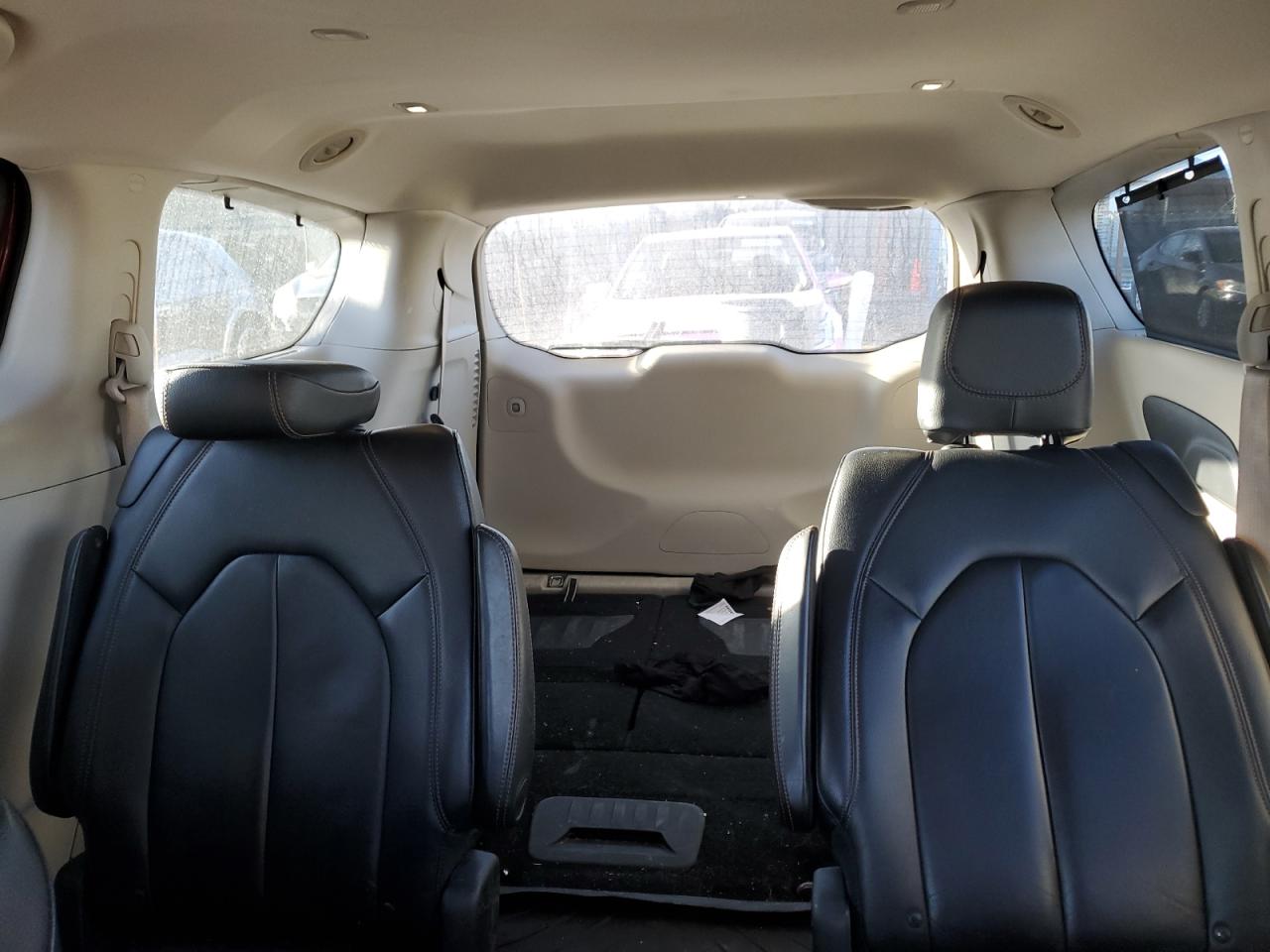 2017 Chrysler Pacifica - Image 10