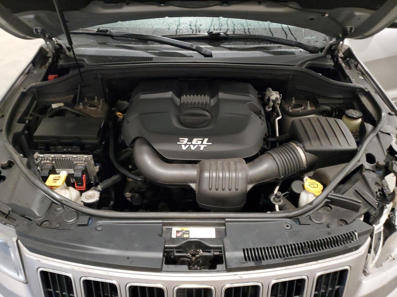 2014 Jeep Grand Cherokee - Image 12