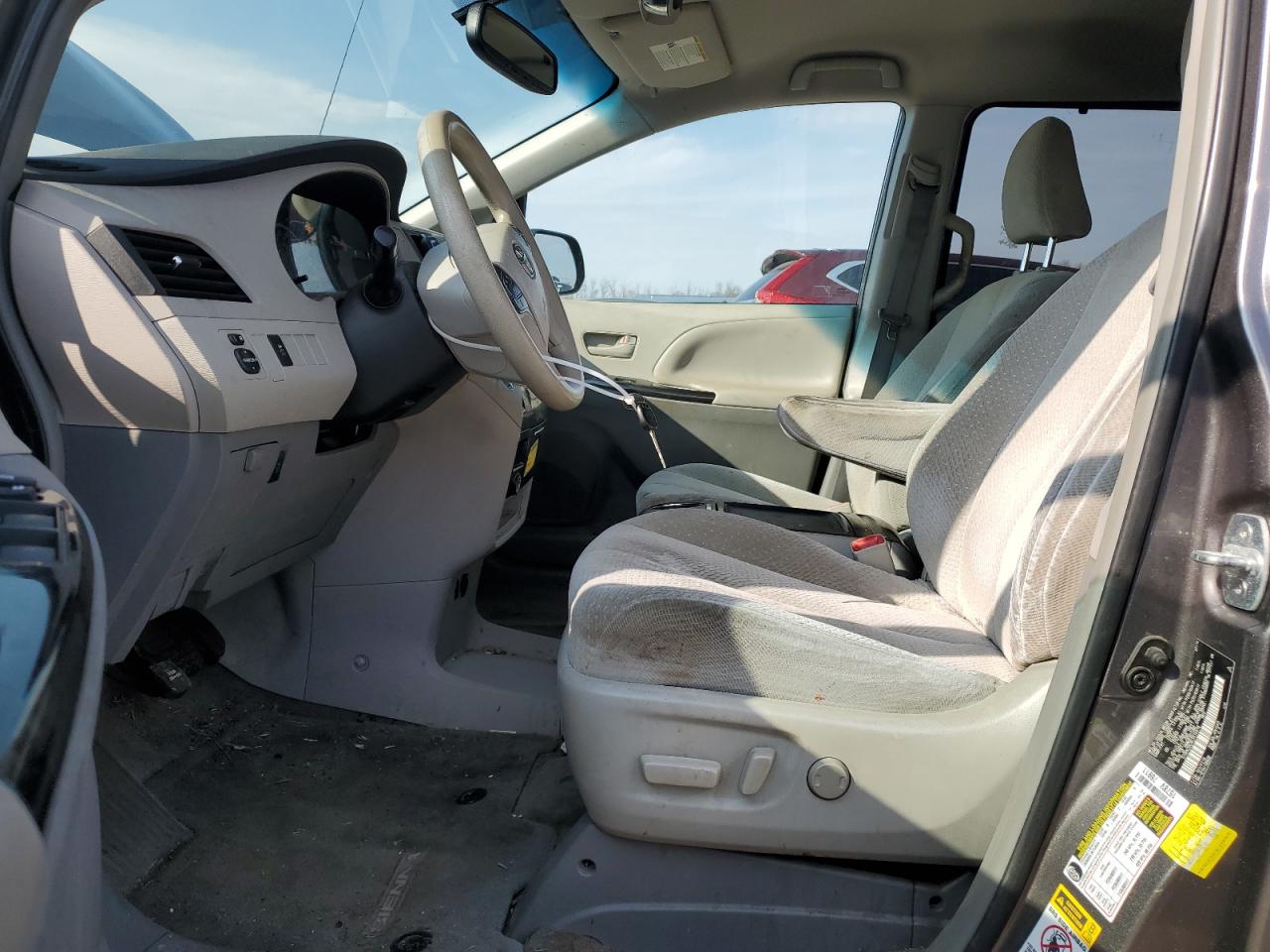 2014 Toyota Sienna - Image 7