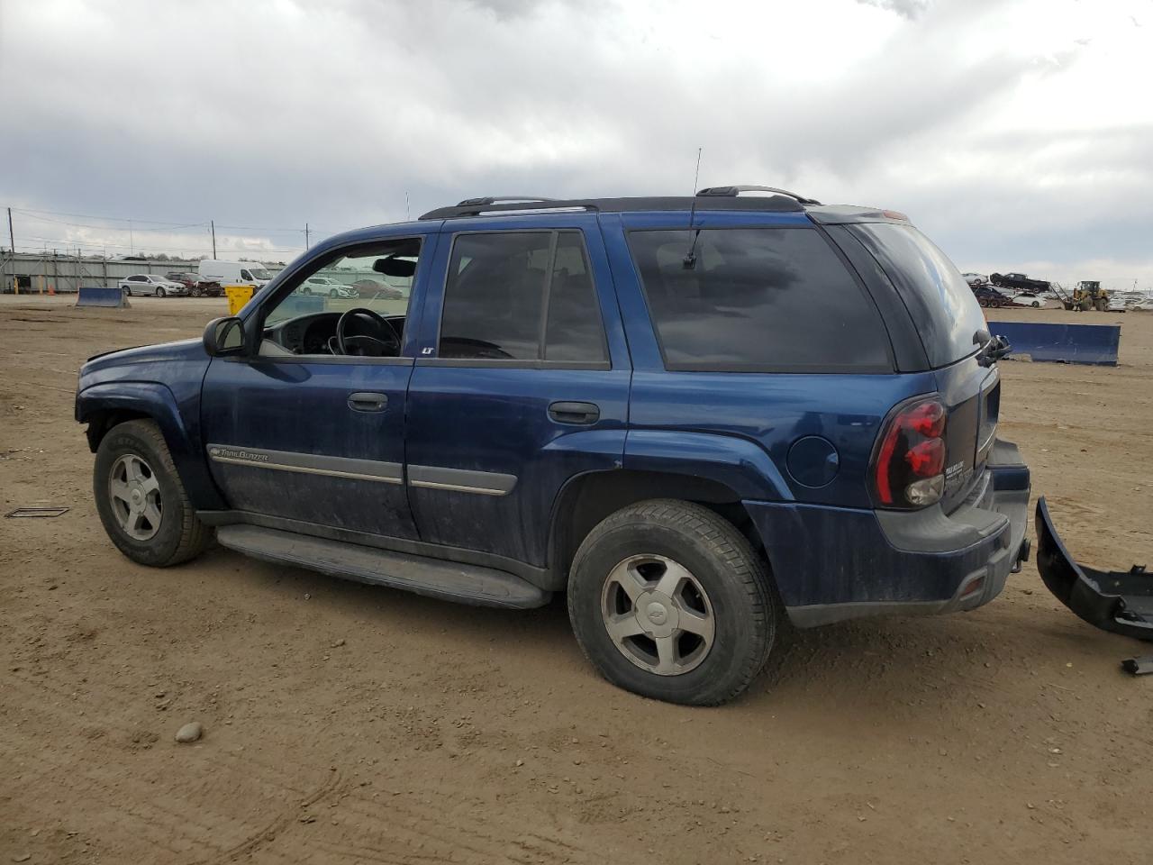 2002 Chevrolet TrailBlazer - Image 2
