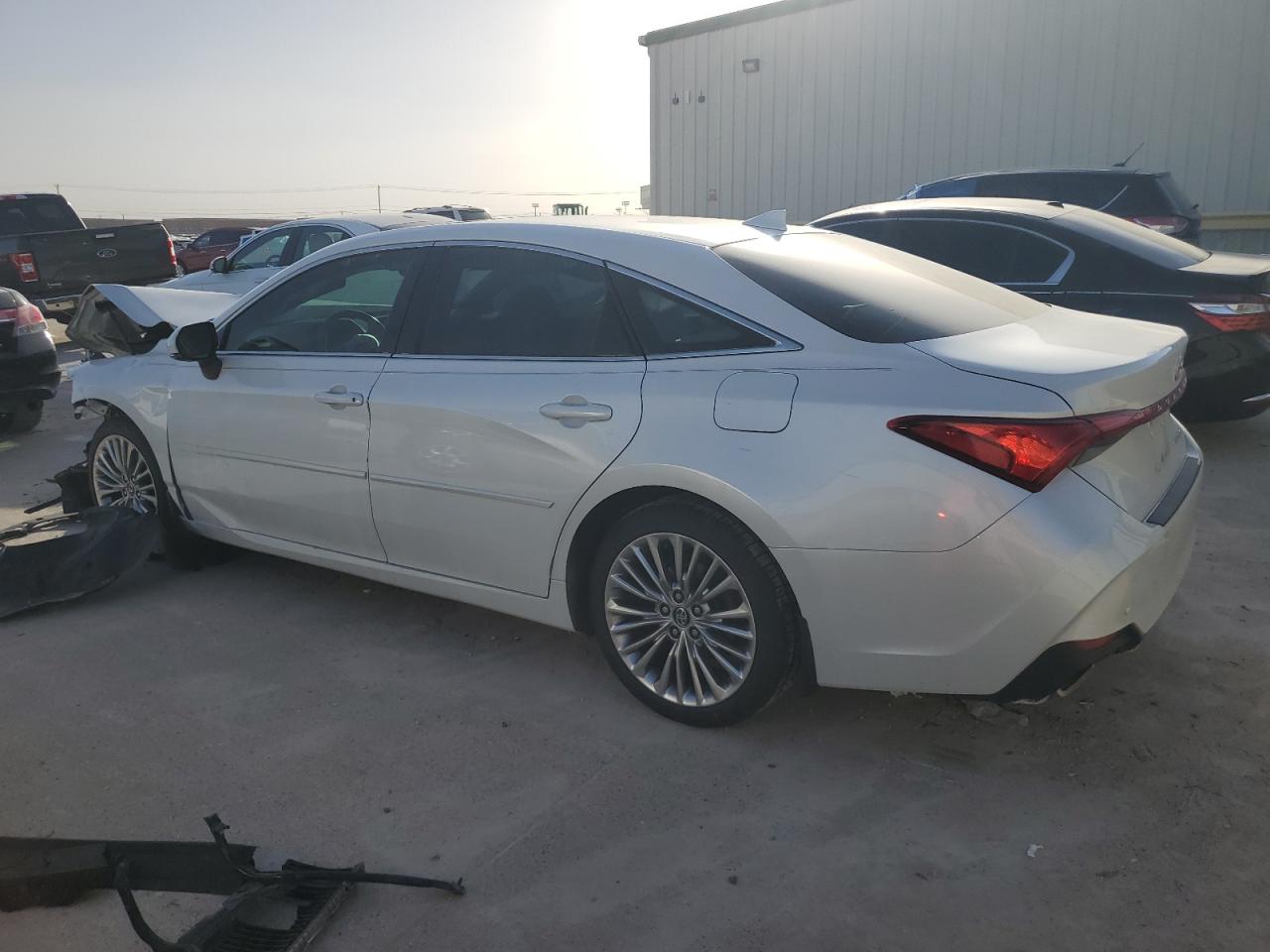 2020 Toyota Avalon - Image 2