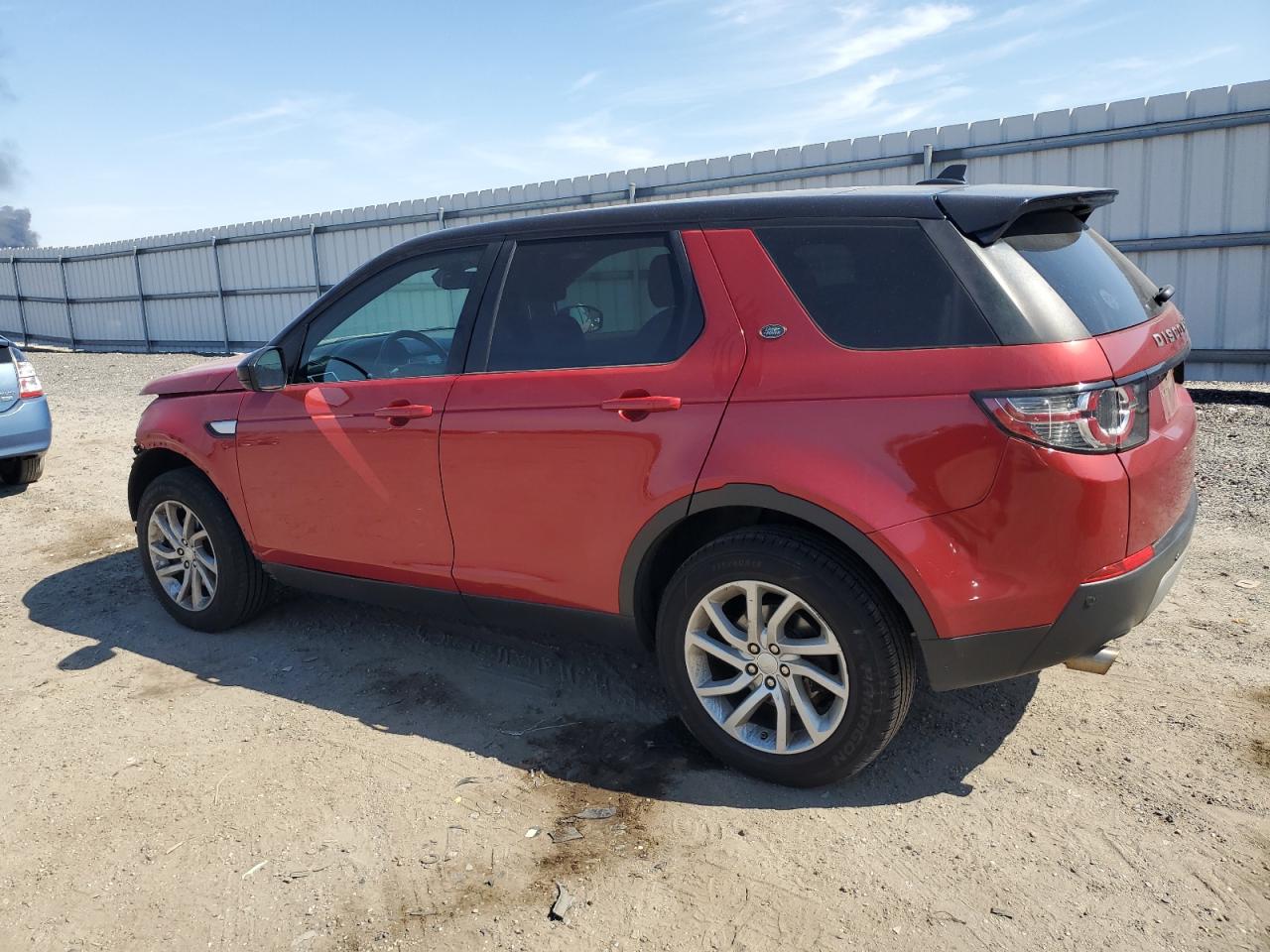 2016 Land Rover Discovery - Image 2