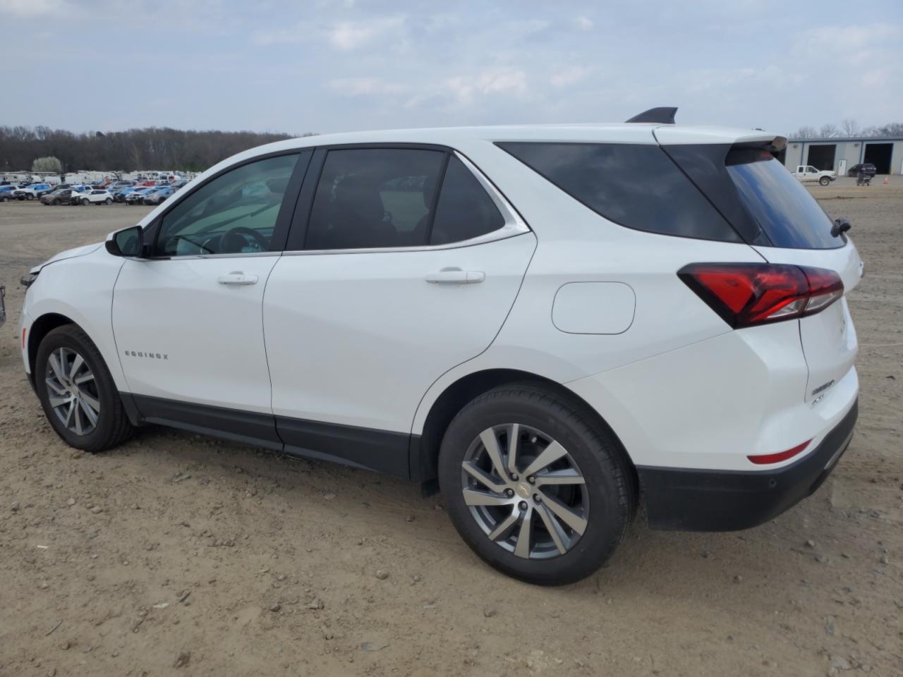 2022 Chevrolet Equinox - Image 2