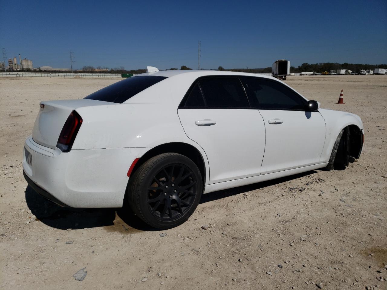 2019 Chrysler 300 - Image 3