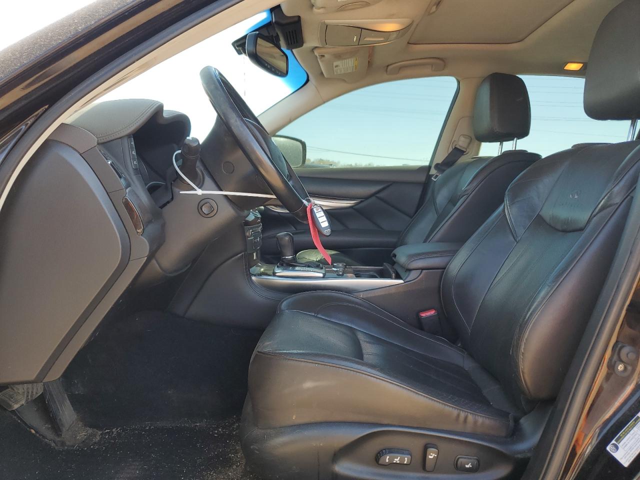 2012 Infiniti M - Image 7