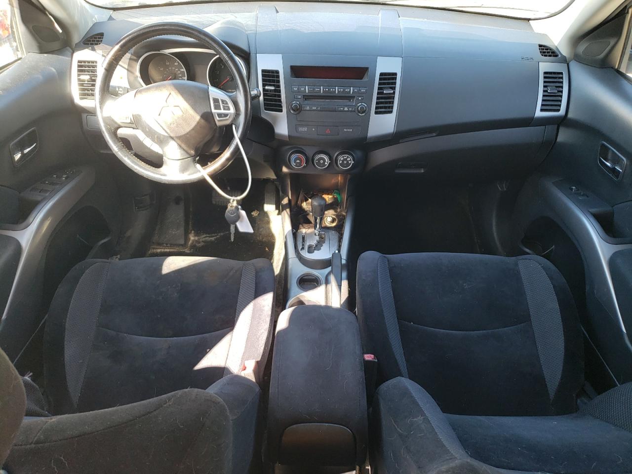2010 Mitsubishi Outlander - Image 8