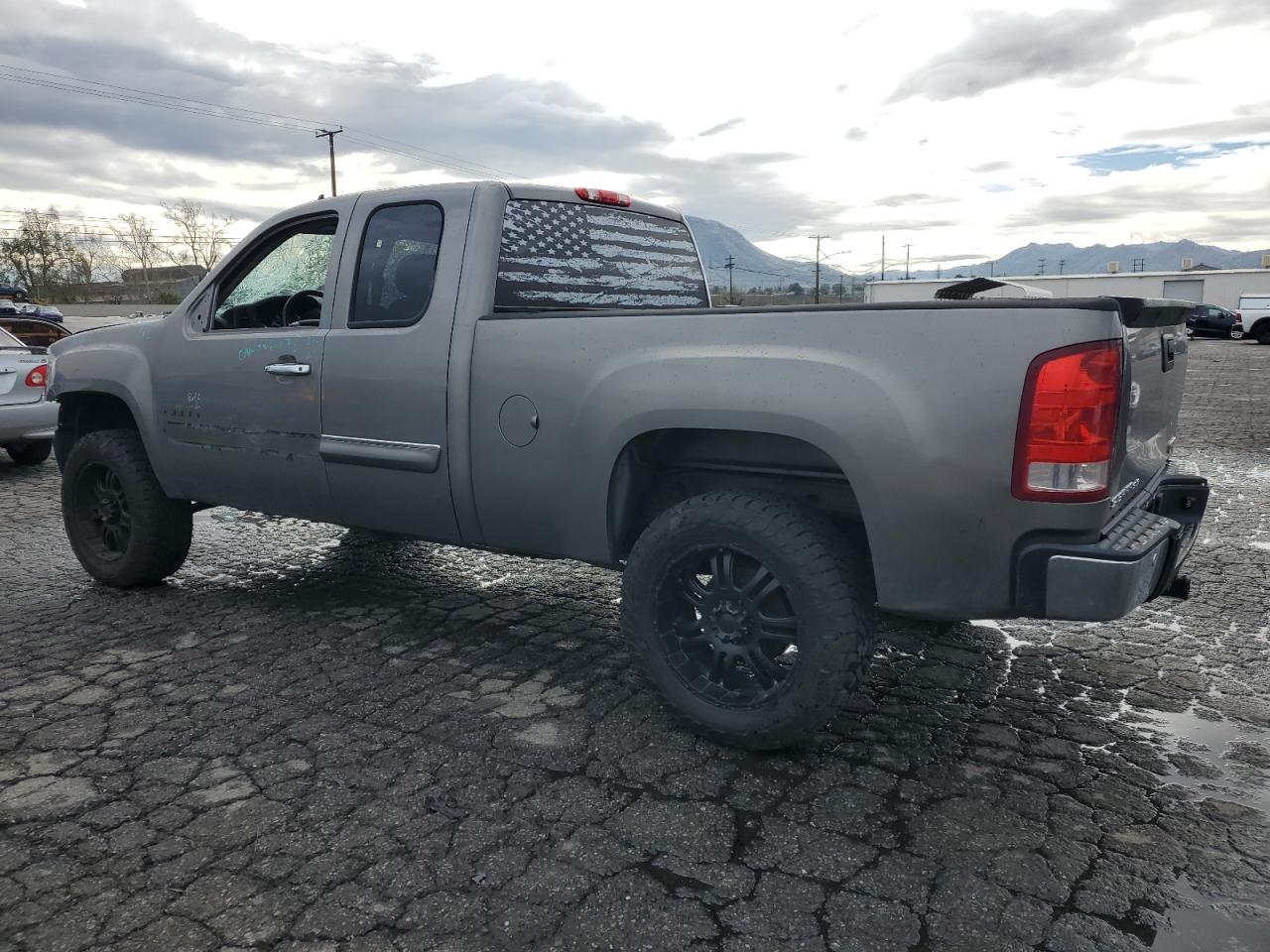 2013 GMC Sierra - Image 2