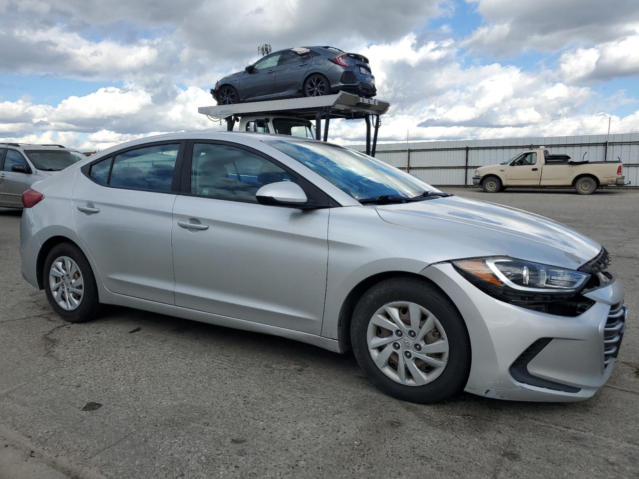 2017 Hyundai Elantra - Image 4