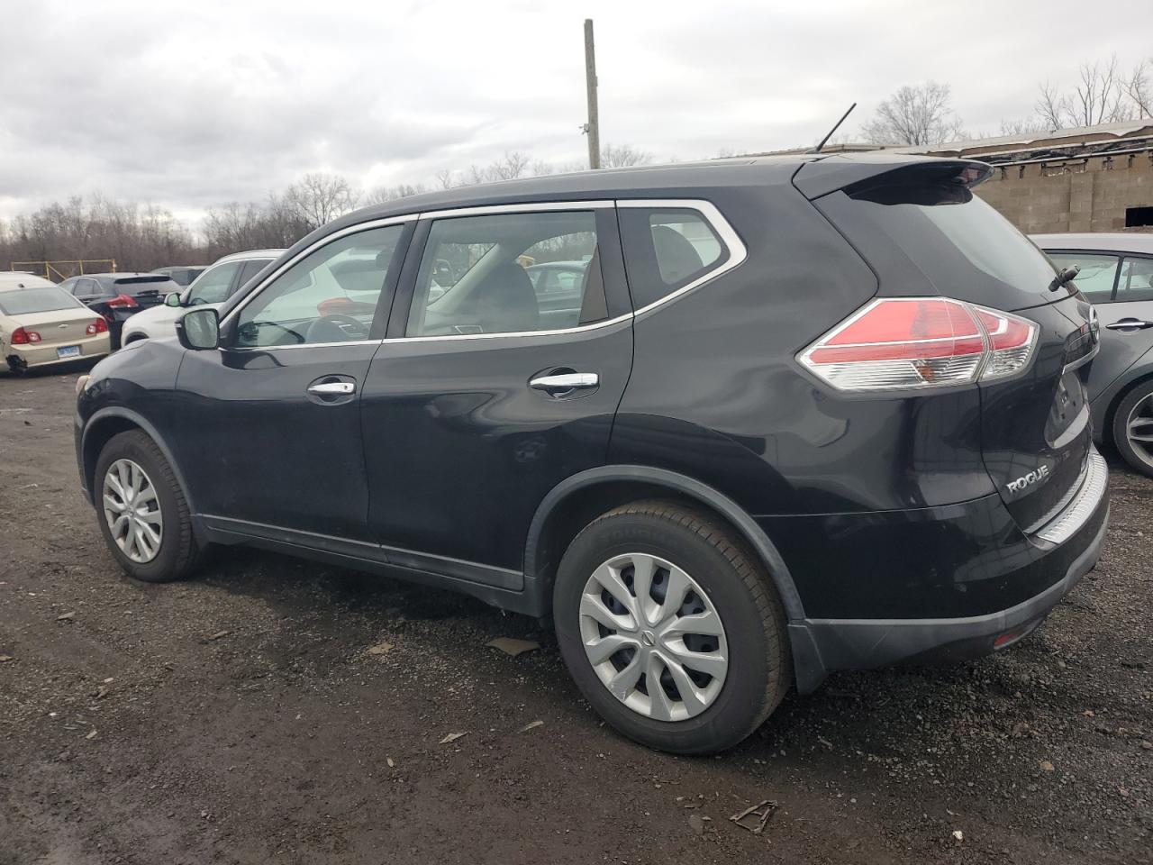 2015 Nissan Rogue - Image 2