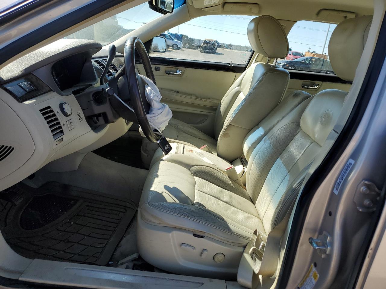 2009 Cadillac DTS - Image 7