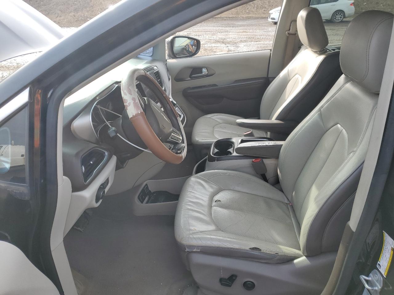 2017 Chrysler Pacifica - Image 7