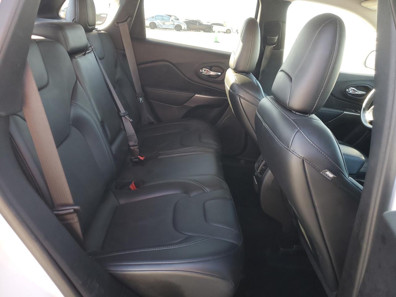 2020 Jeep Grand Cherokee - Image 11