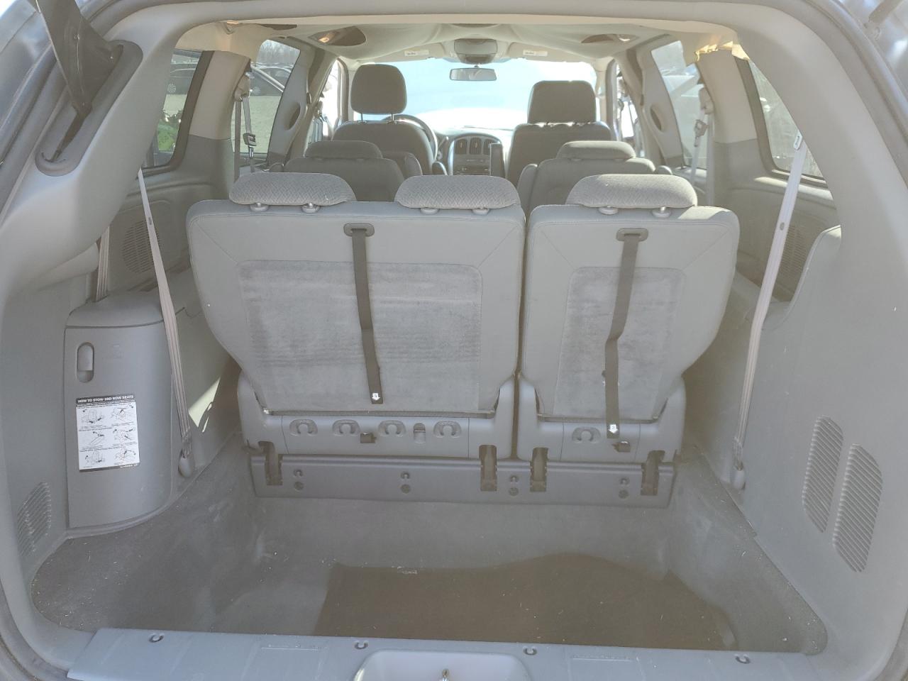 2005 Chrysler Town & Country - Image 6