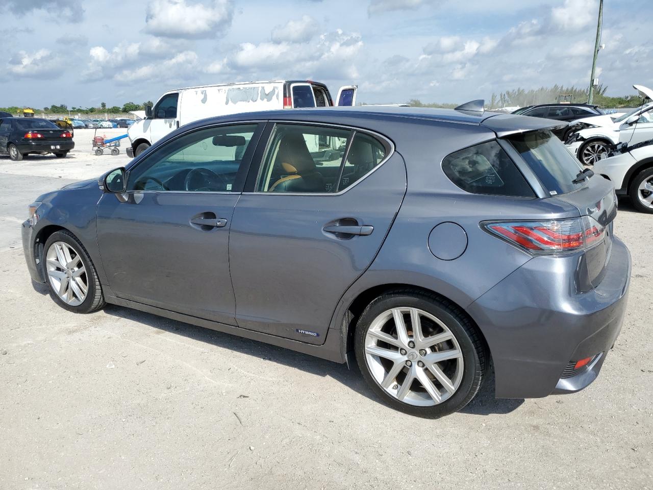 2015 Lexus CT - Image 2