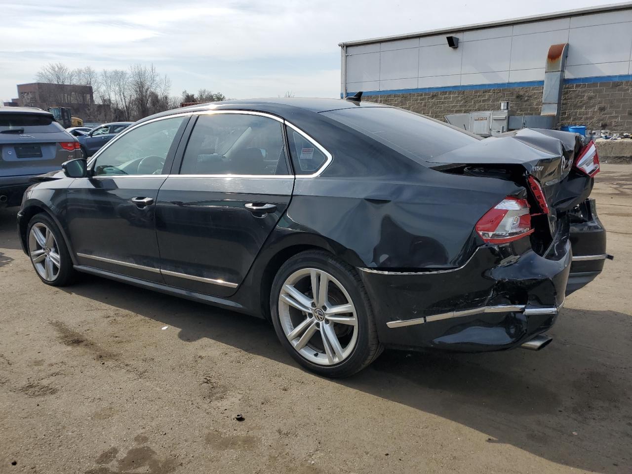 2015 Volkswagen Passat - Image 2