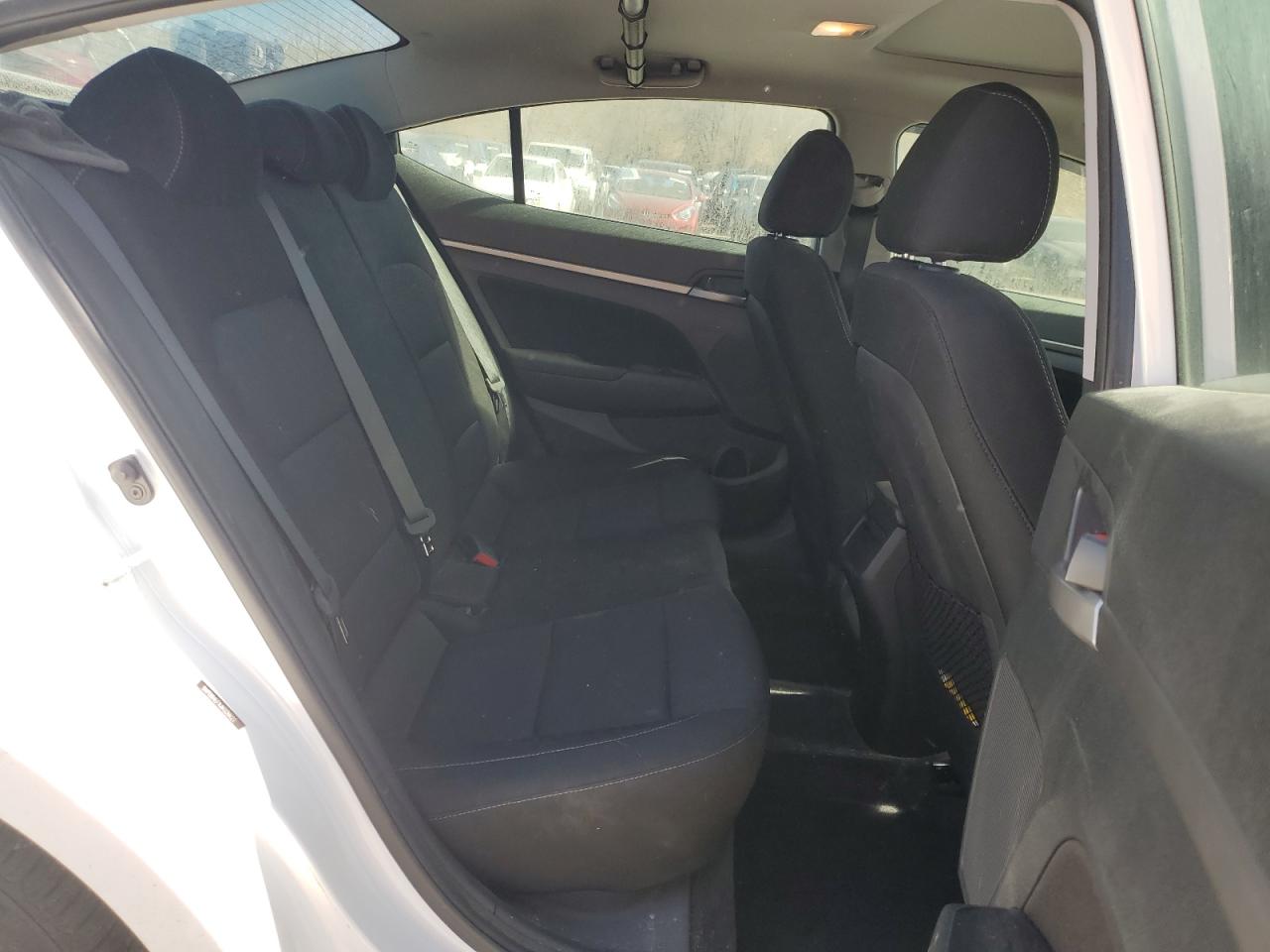 2018 Hyundai Elantra - Image 10