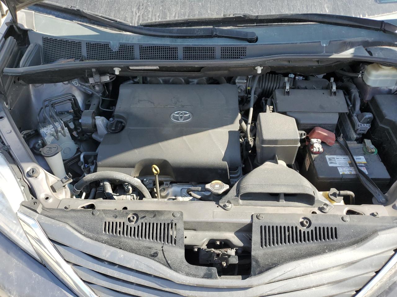 2014 Toyota Sienna - Image 12