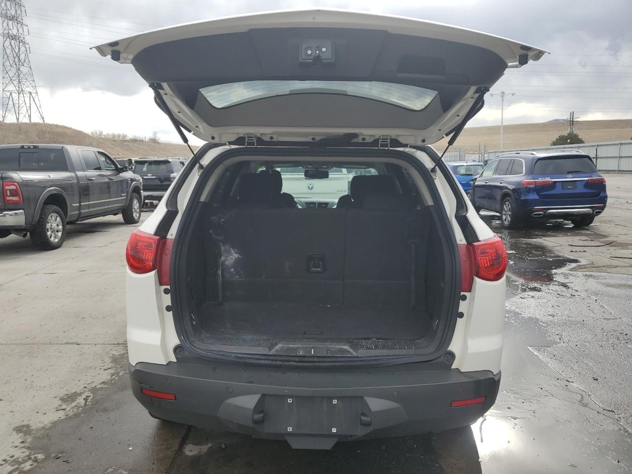 2011 Chevrolet Traverse - Image 6