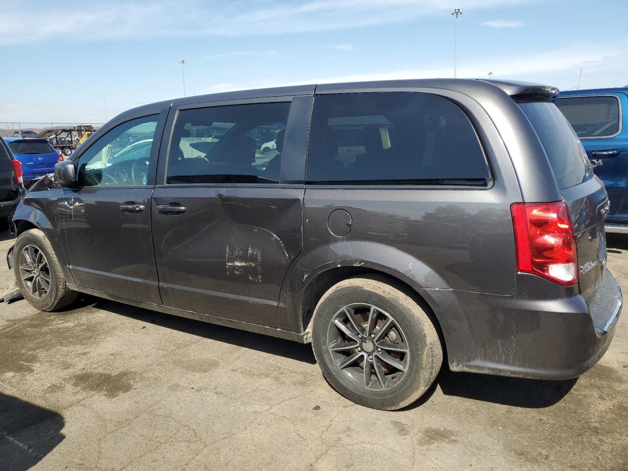 2018 Dodge Caravan - Image 2