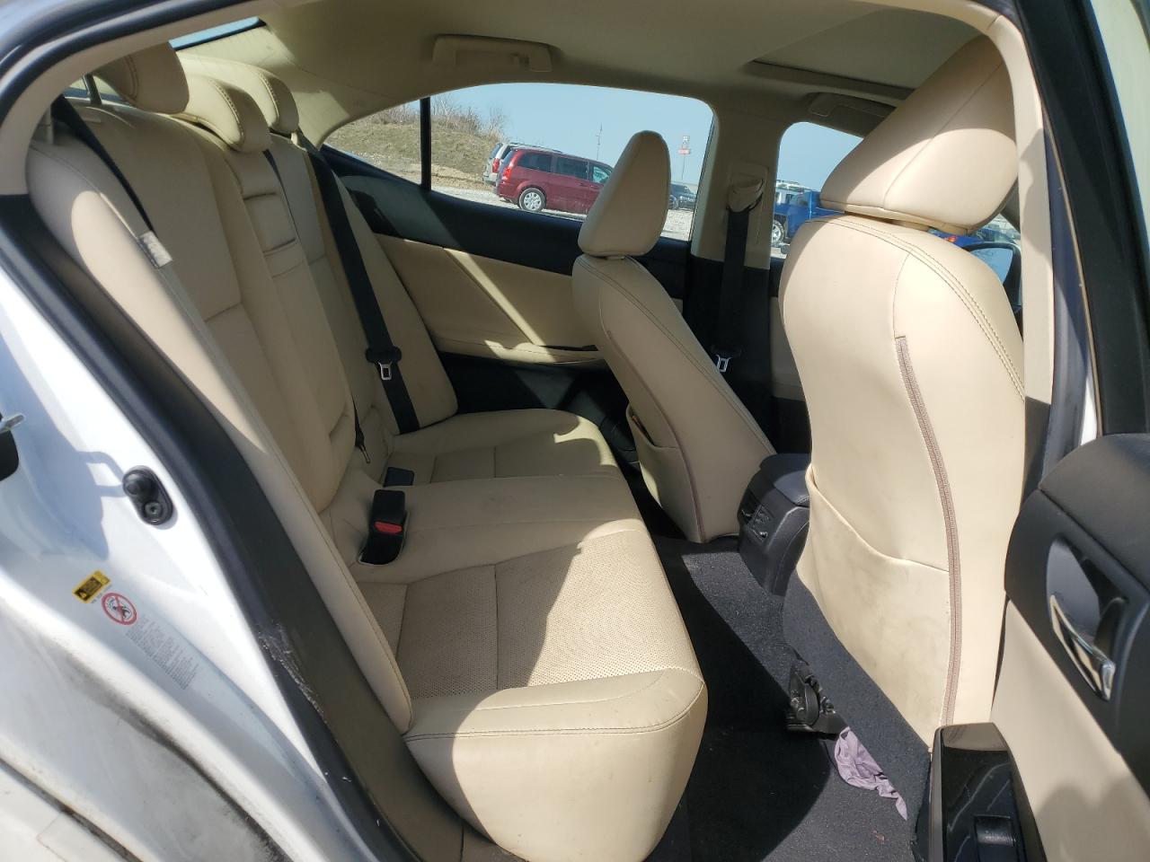 2016 Lexus IS - Image 10