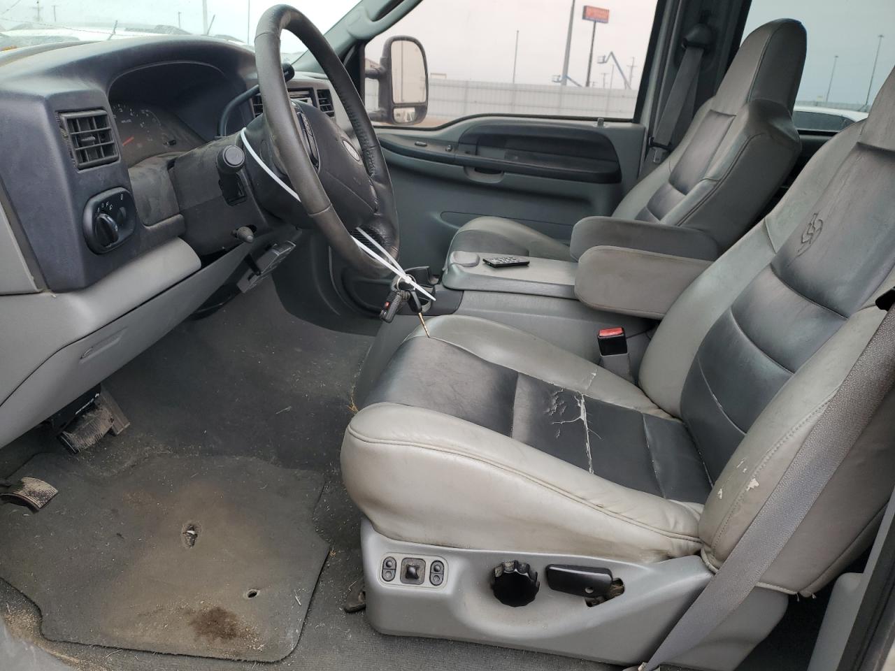 2005 Ford Excursion - Image 7