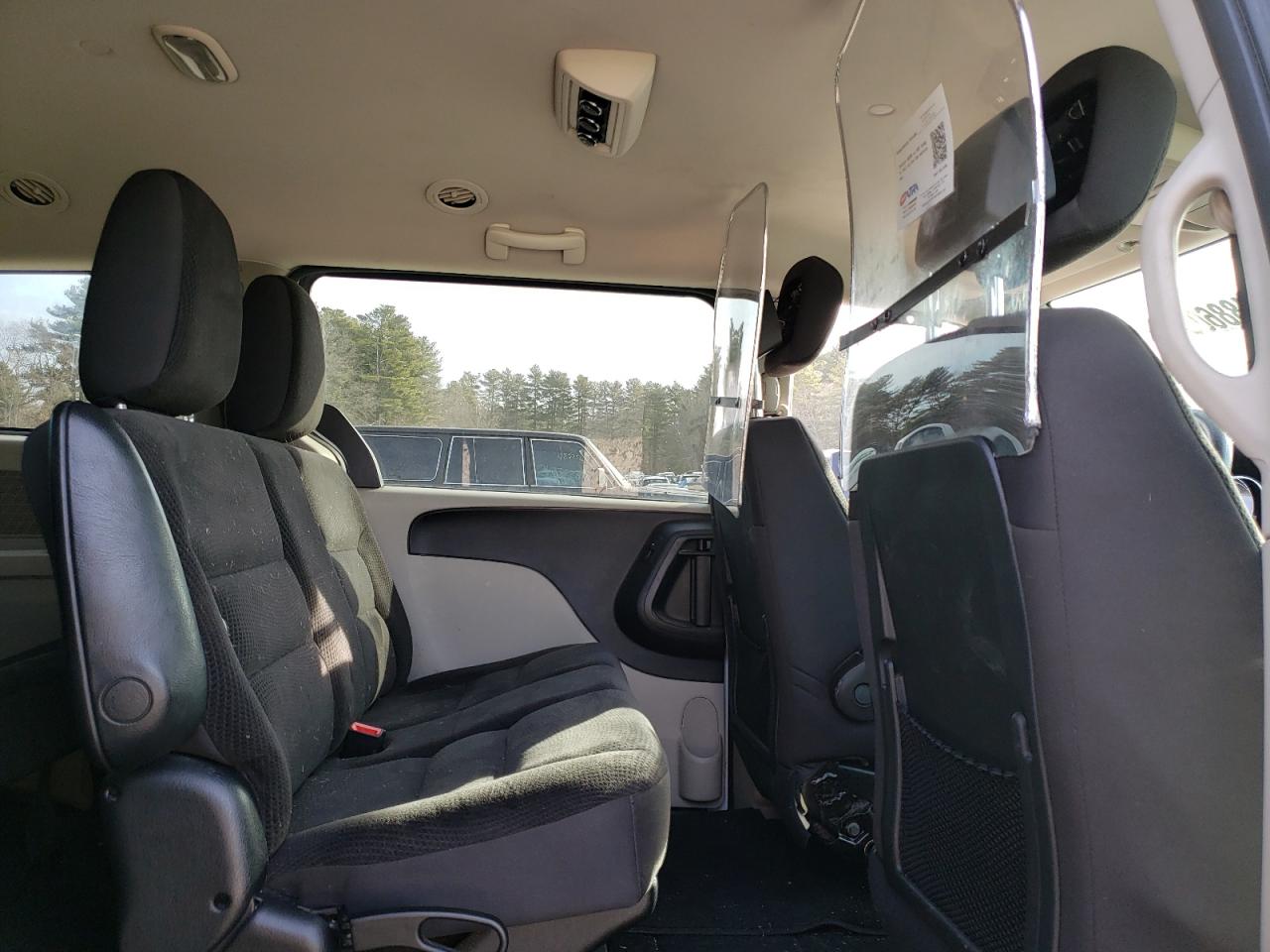 2017 Dodge Caravan - Image 11