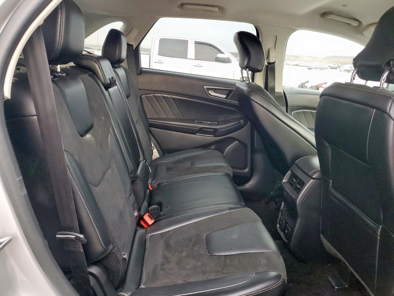 2015 Ford Edge - Image 11