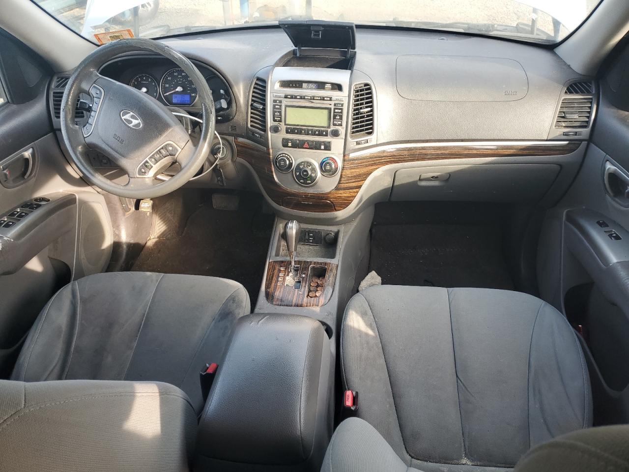 2010 Hyundai Santa Fe - Image 8