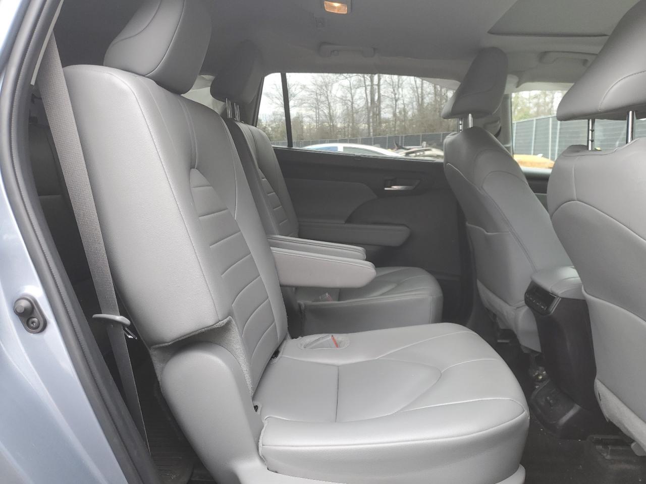 2024 Toyota Highlander - Image 11