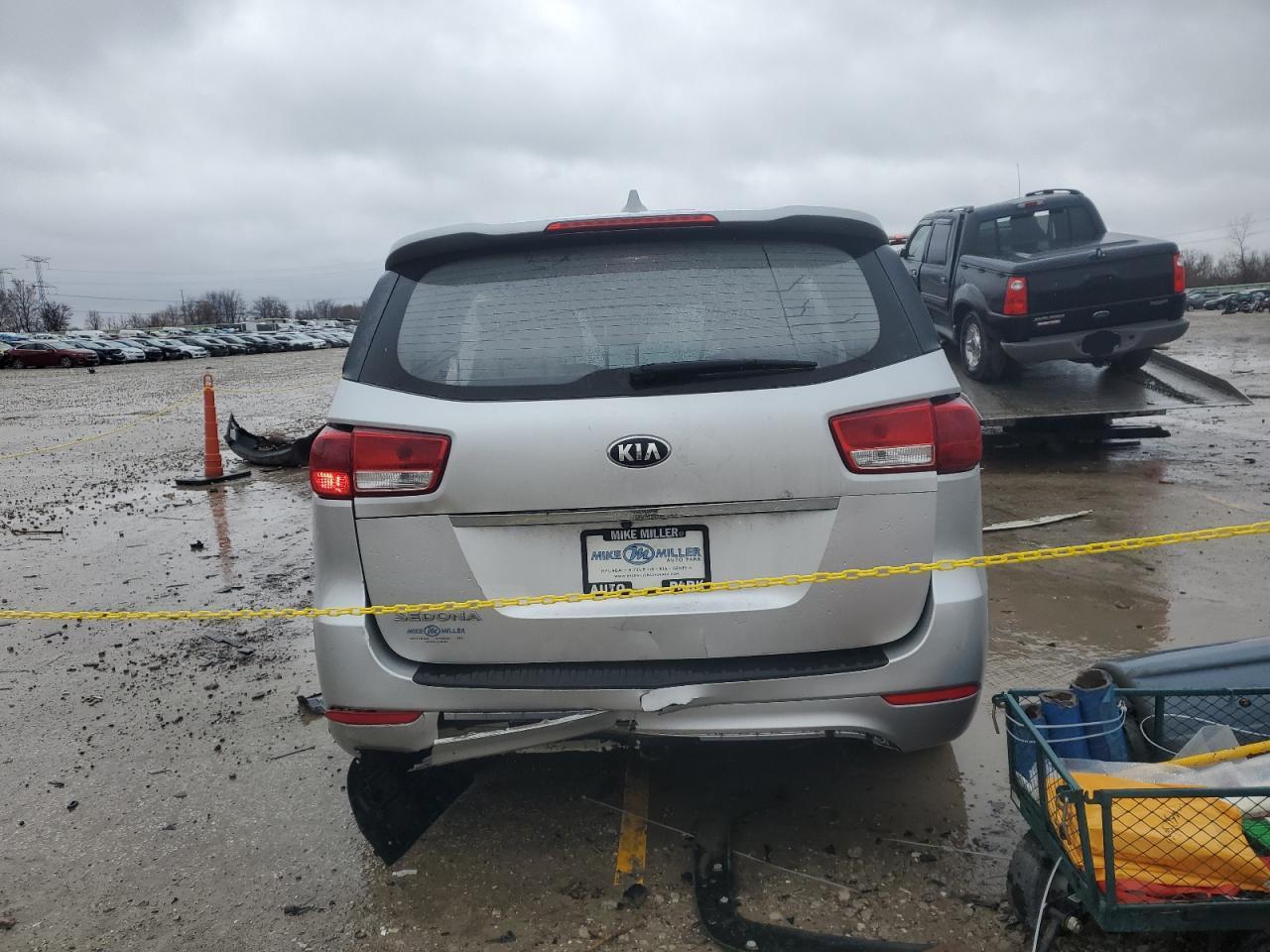 2017 Kia Sedona - Image 6