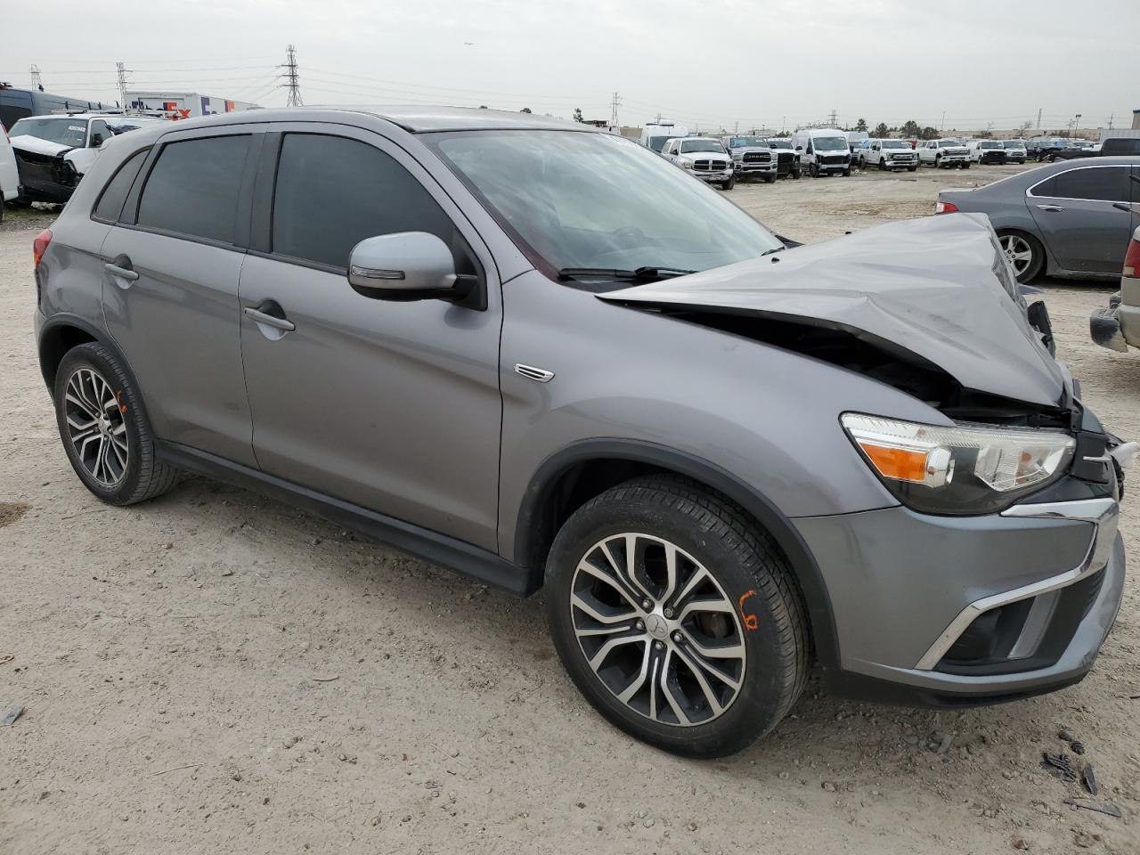 2018 Mitsubishi Outlander - Image 4