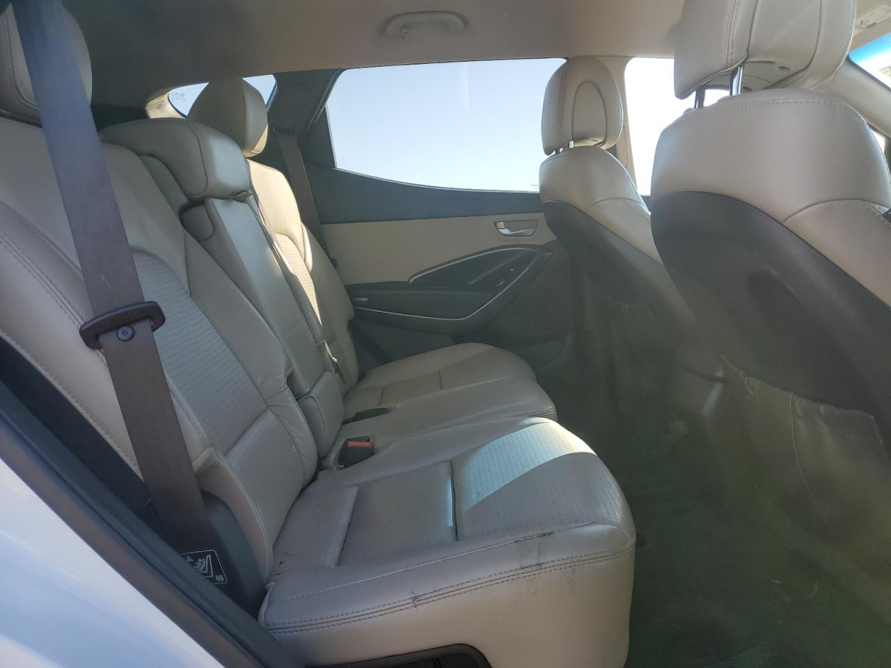 2013 Hyundai Santa Fe - Image 11