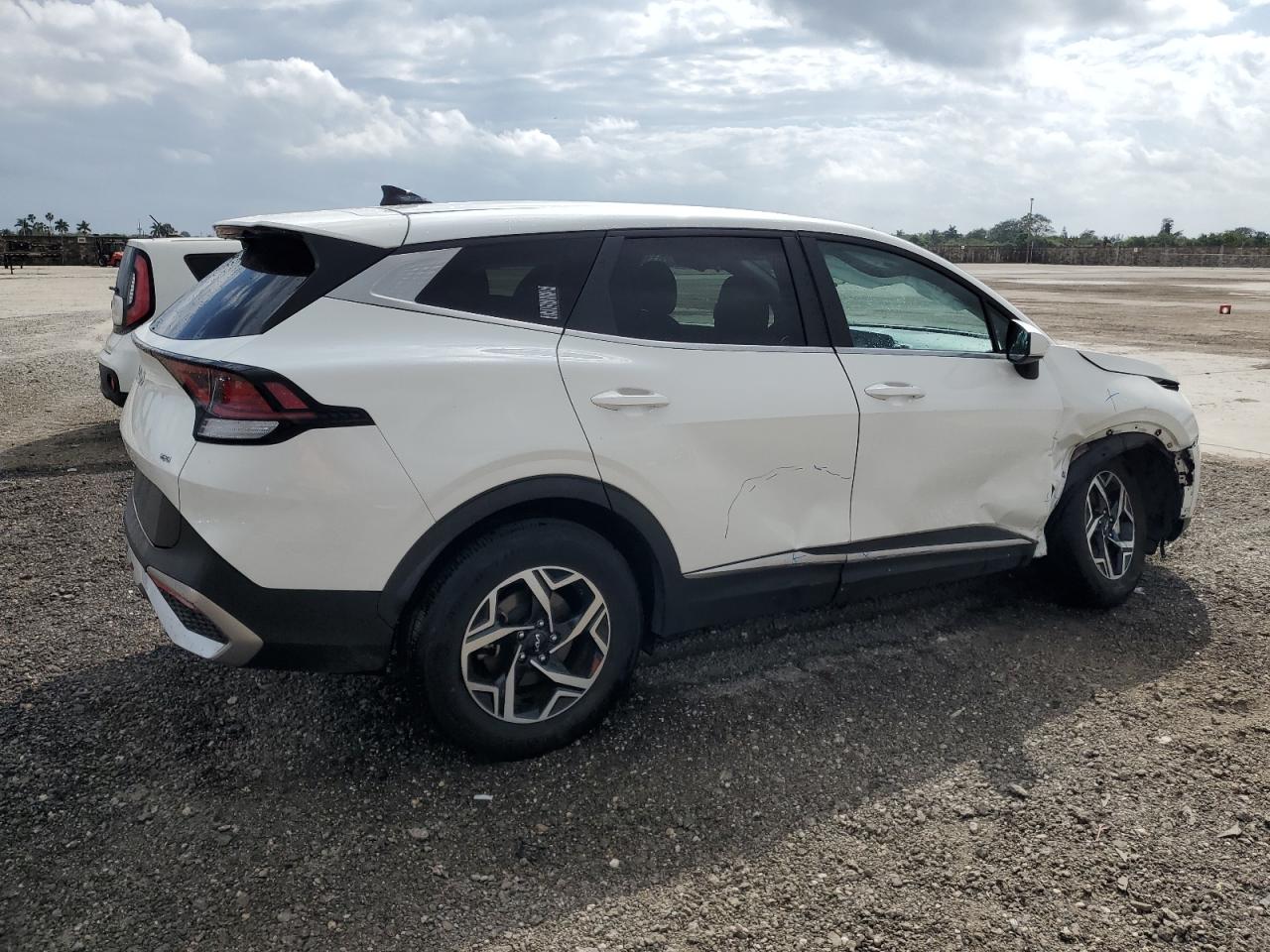 2023 Kia Sportage - Image 3