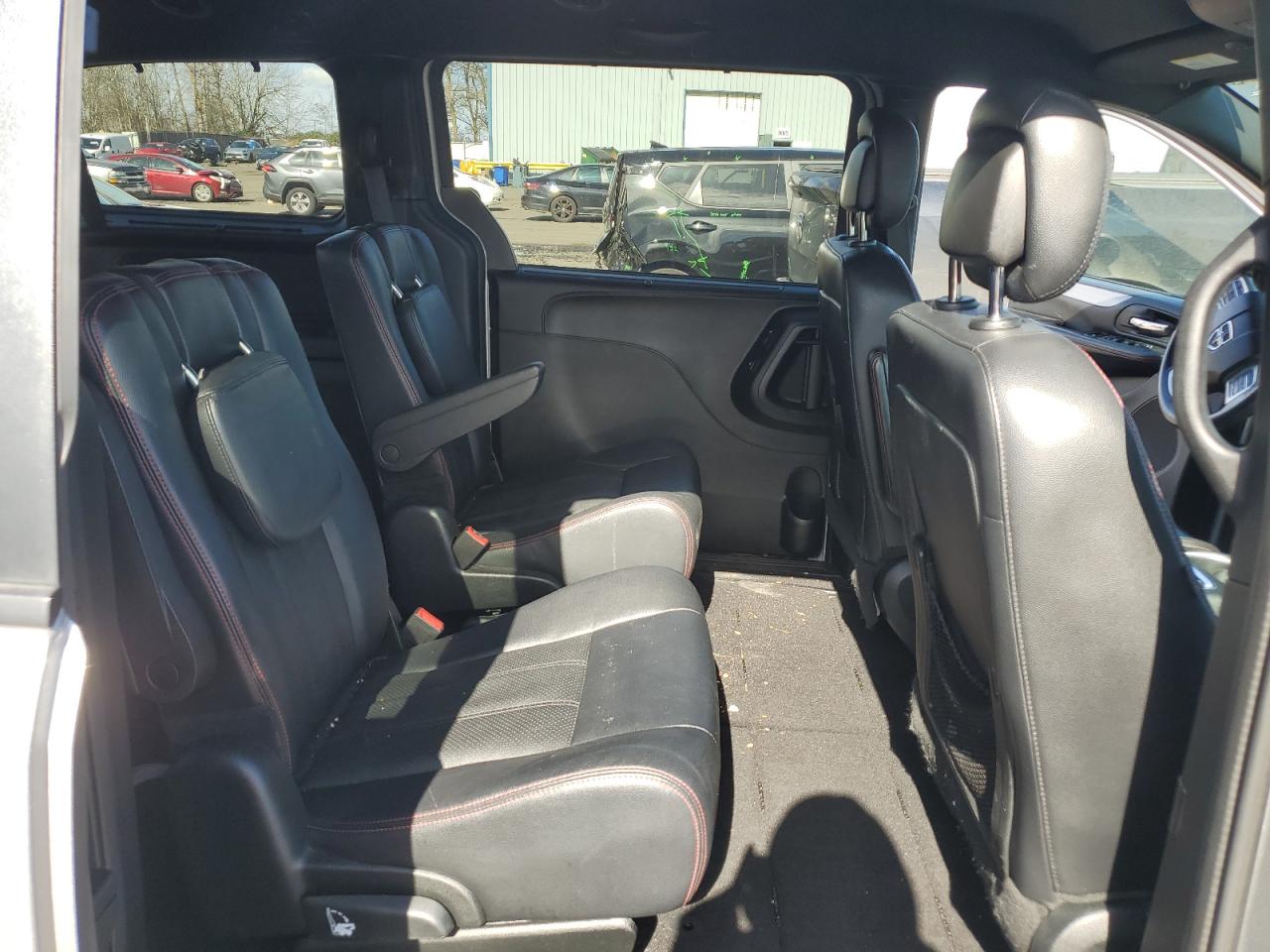 2017 Dodge Caravan - Image 10