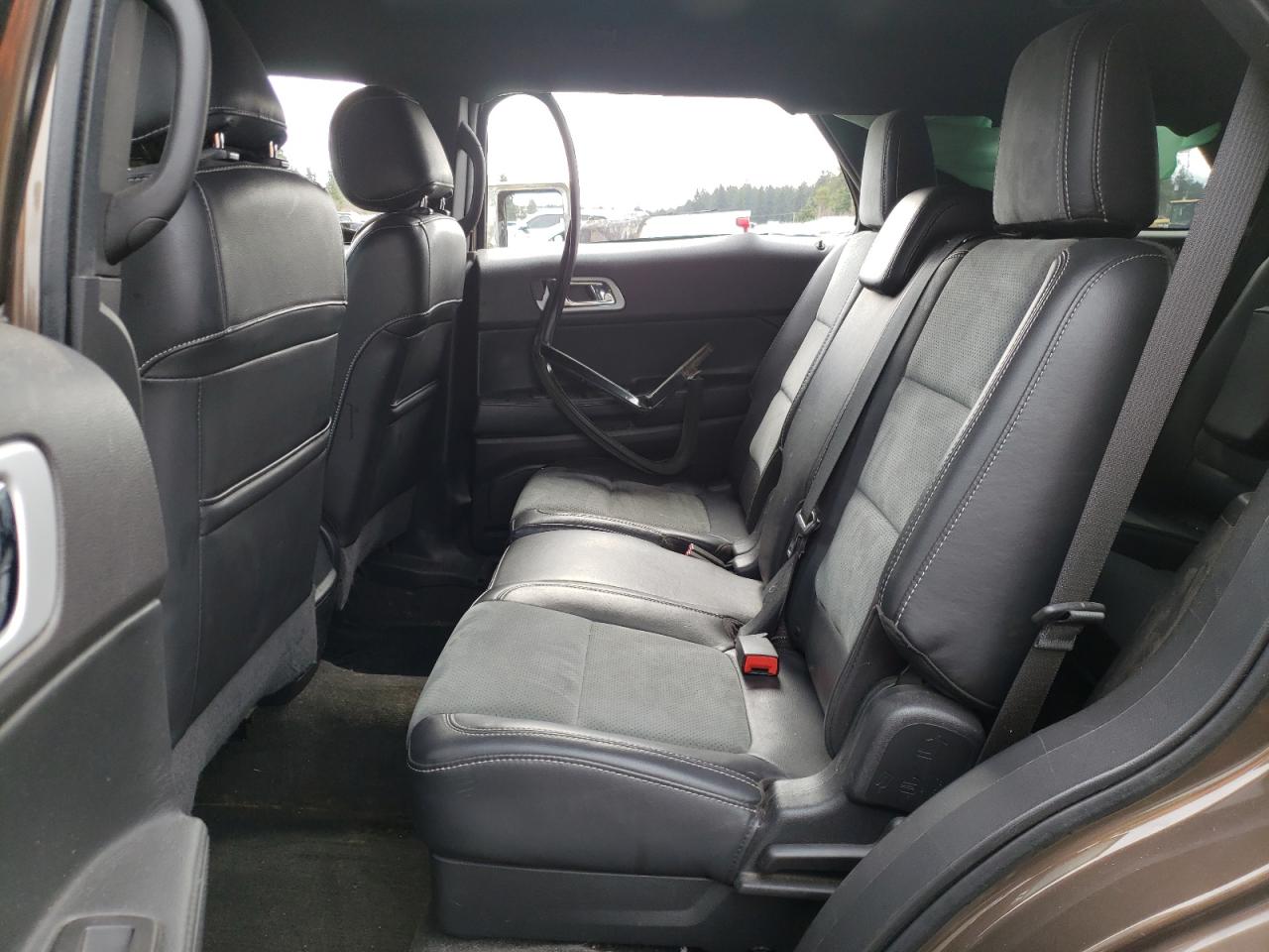 2015 Ford Explorer - Image 12