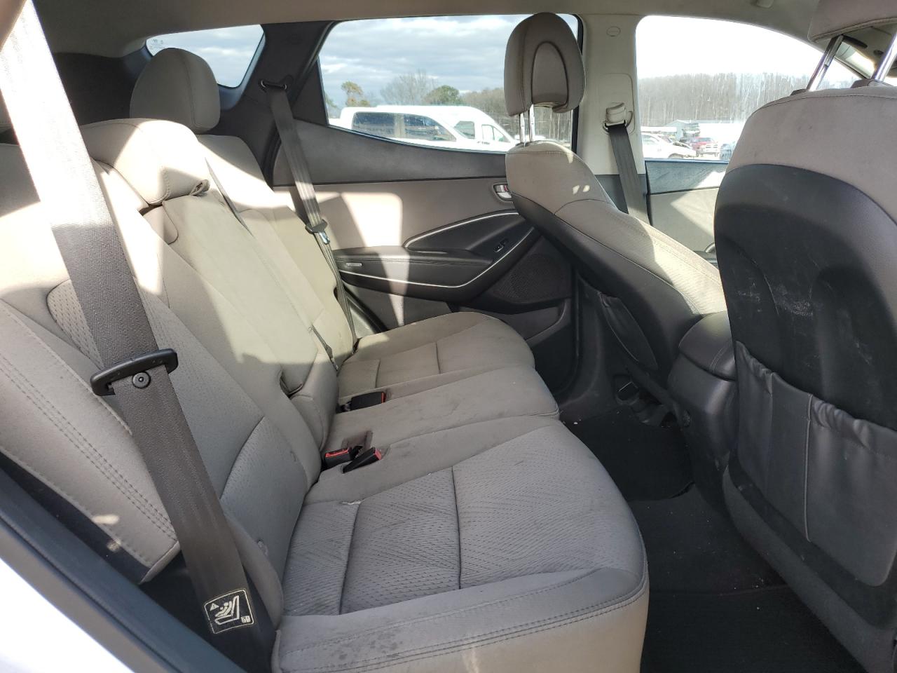 2017 Hyundai Santa Fe - Image 11