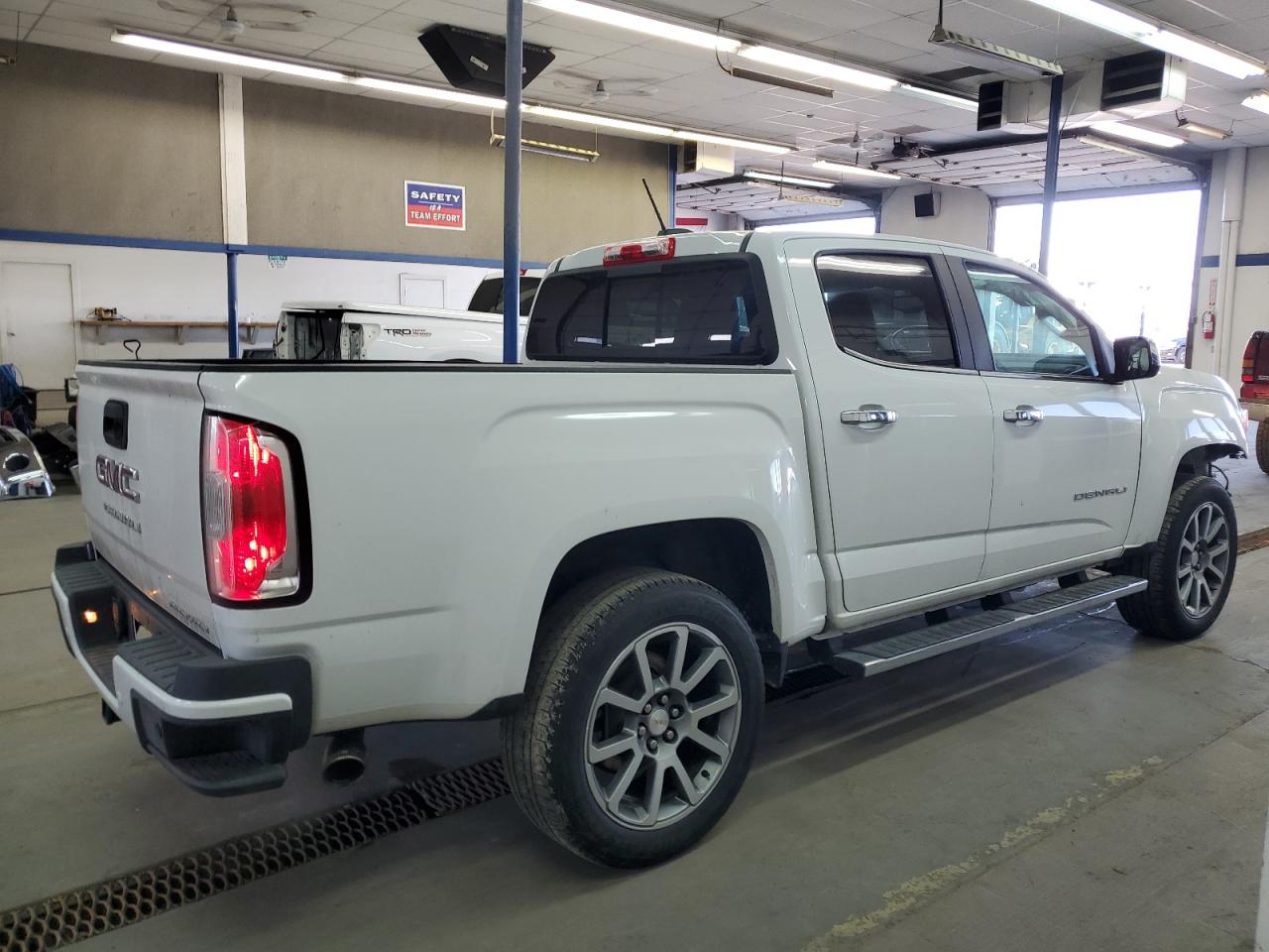 2021 GMC Canyon - Image 3