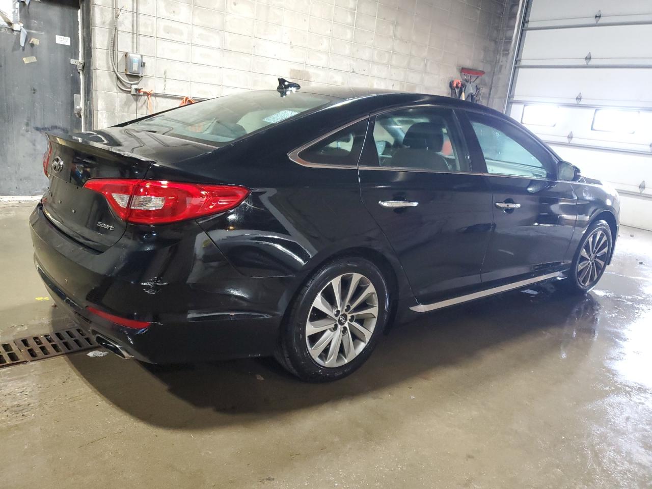 2016 Hyundai Sonata - Image 3
