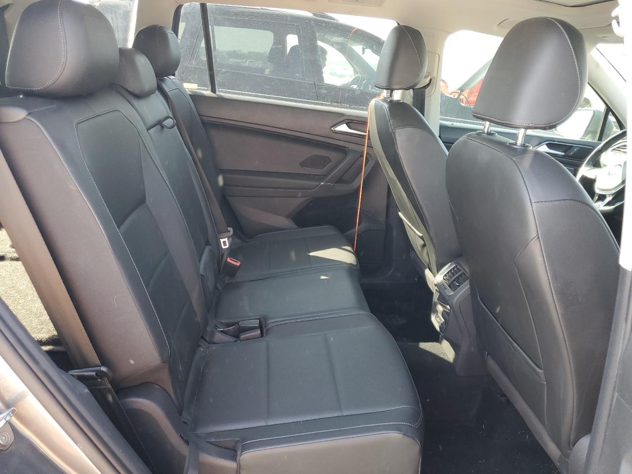 2018 Volkswagen Tiguan - Image 11