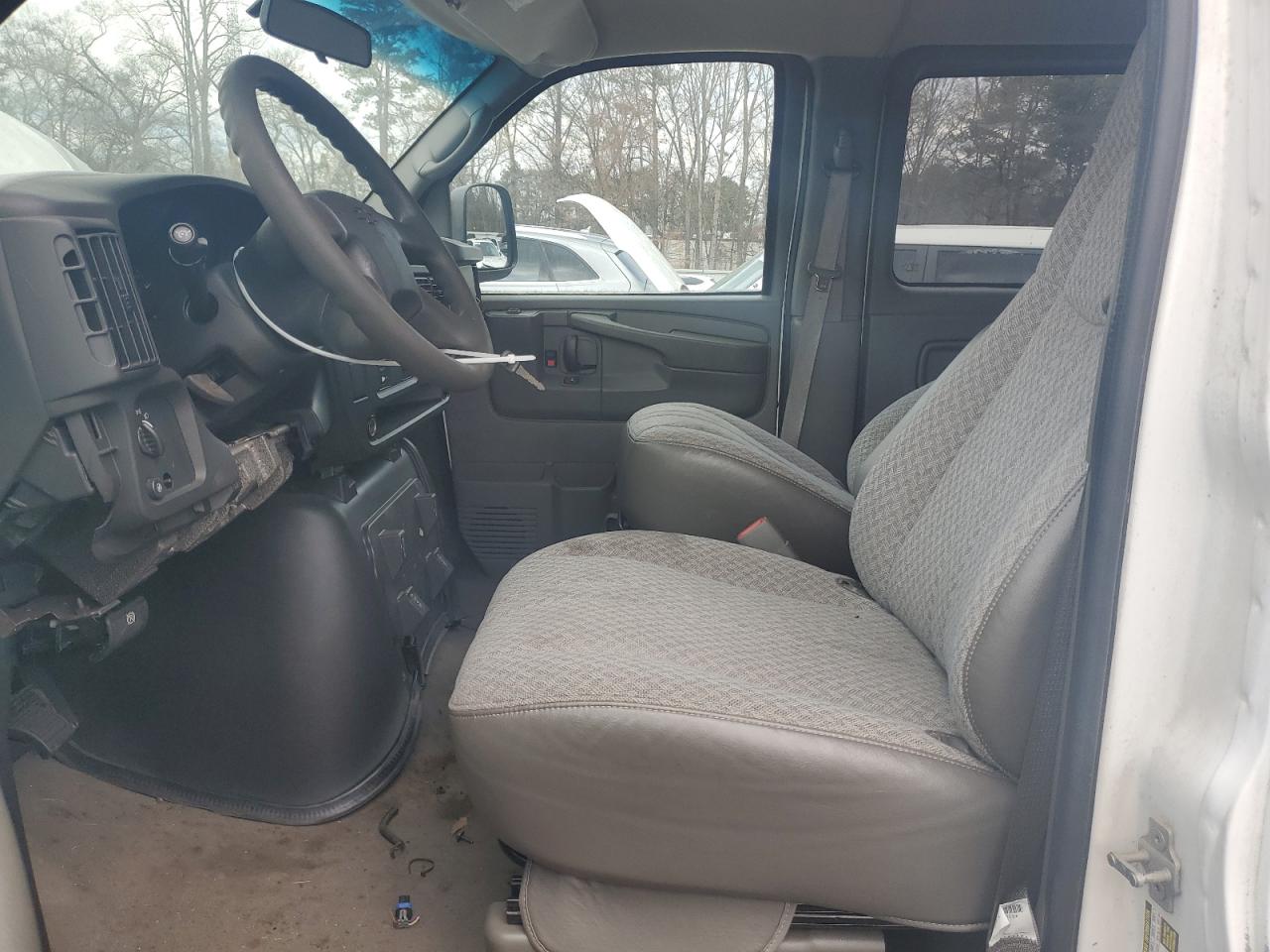 2004 Chevrolet Express G3500 VIN: 1GAHG39U641208561 Lot: 47579375