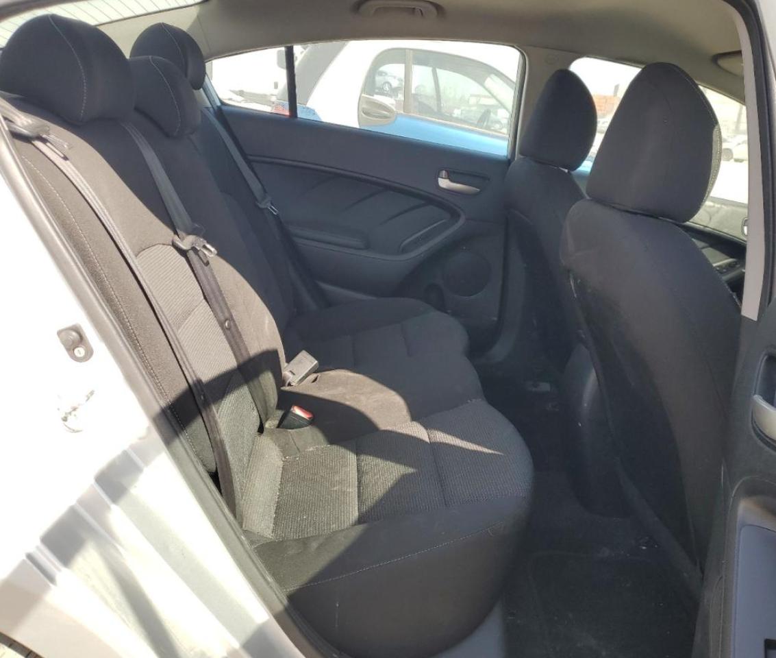 2017 Kia Forte - Image 10