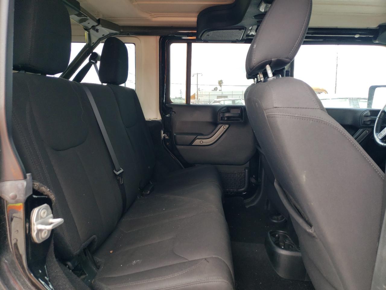 2016 Jeep Wrangler - Image 12